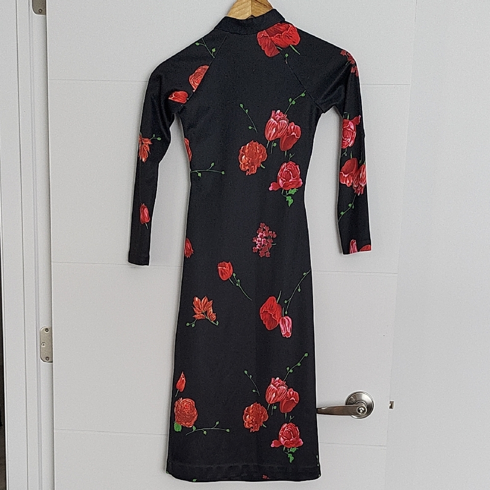 Black and Red Sheath Dress with Mock Neck - Picture 4 of 8